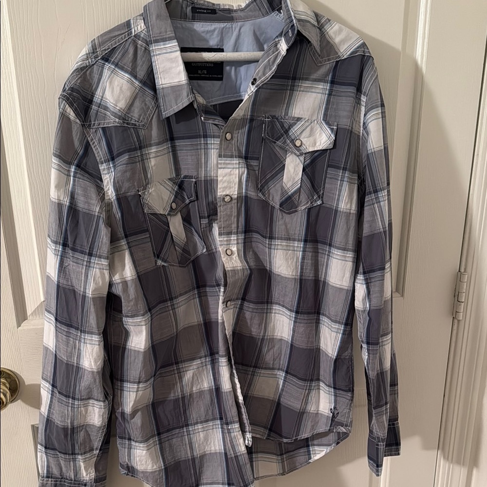 American Eagle Outfitters Blue and White Casual Button Down Shirt